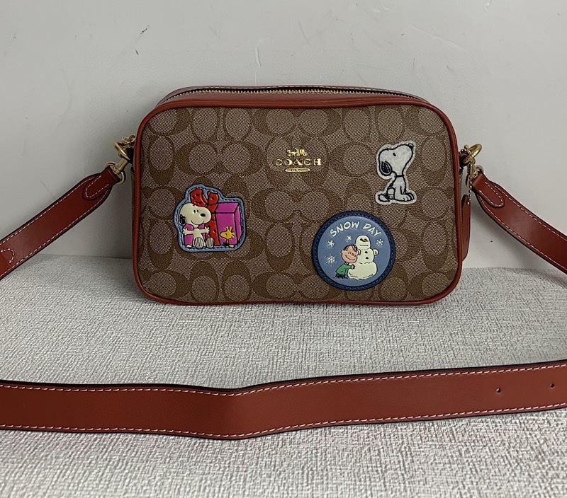 Coacch CF304 Snoopy Collaboration Crossbody Bag