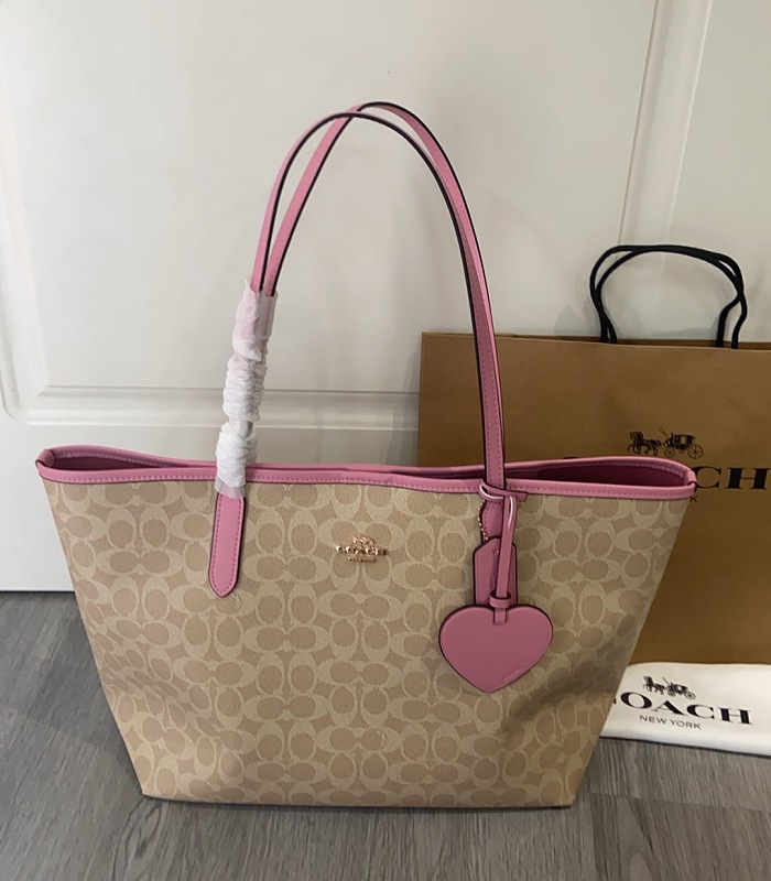 Coacch CV976 Signature Tote Bag in Pink and Beige