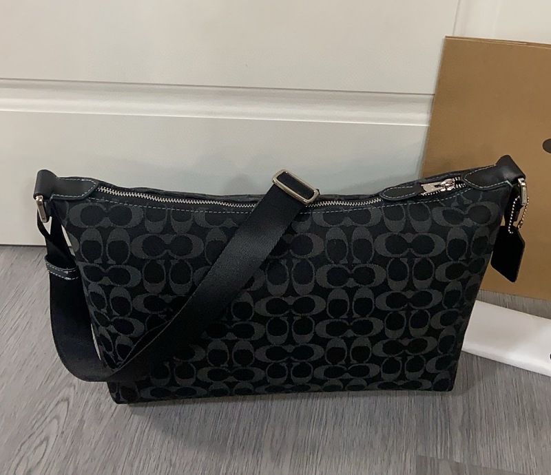 Coacch CAJ91 Finn Signature Crossbody Bag Black