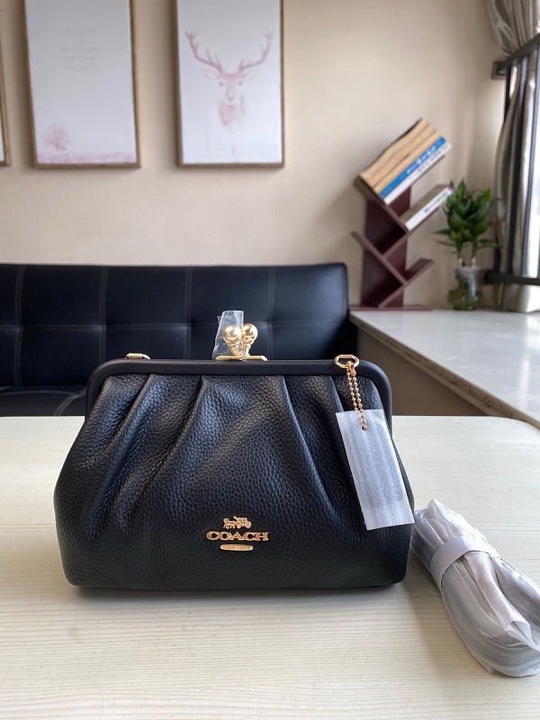Coacch 2875 Cloud Clutch Bag in Black