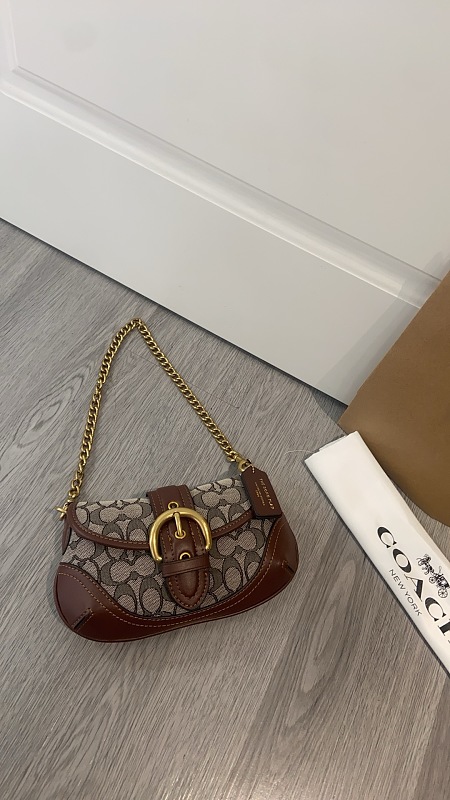 Coacch CAN43 Signature Chain Shoulder Bag