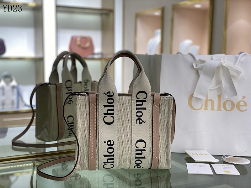 Chloé N7666 Small Woody Tote Bag with Shoulder Strap