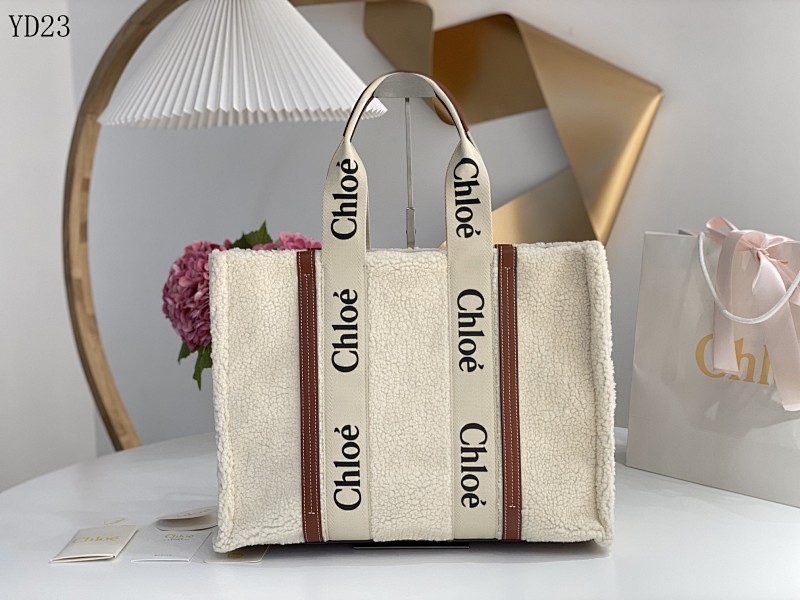 Chloé YD2365 Woody Tote Fuzzy Shearling Bag