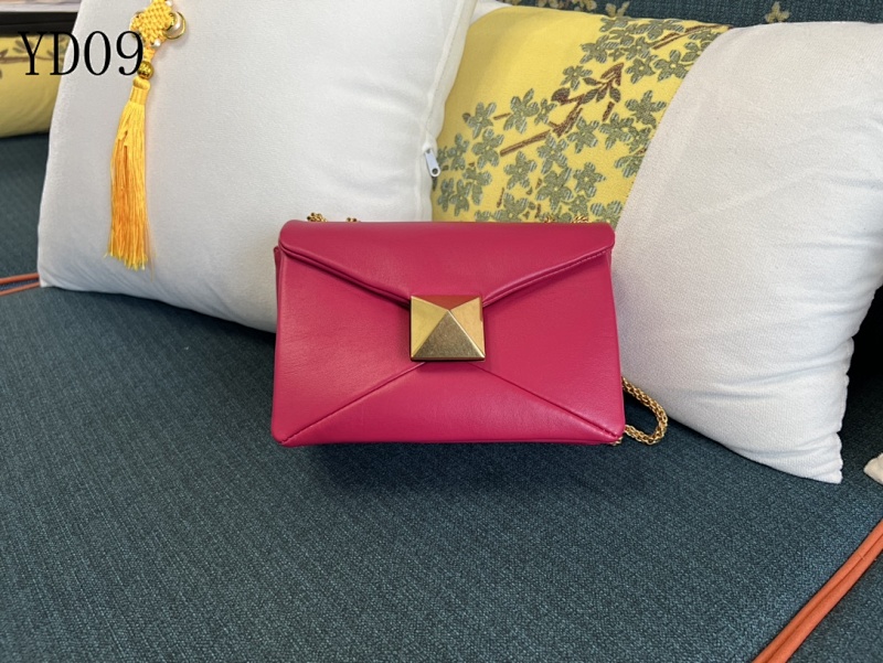Valentiino Garavani ONE STUD Chain Leather Bag