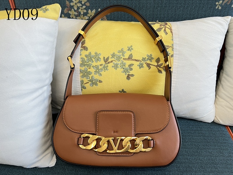 Valentiino YD0973 Rockstud Lock Bag