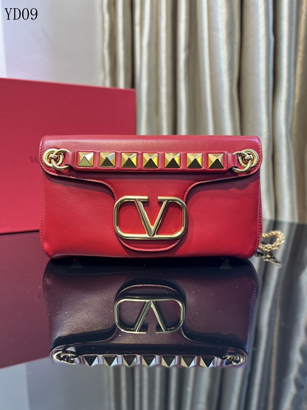 Valentiino Garavani YD0978 Stud Sign Soft Lamb Leather Shoulder Bag