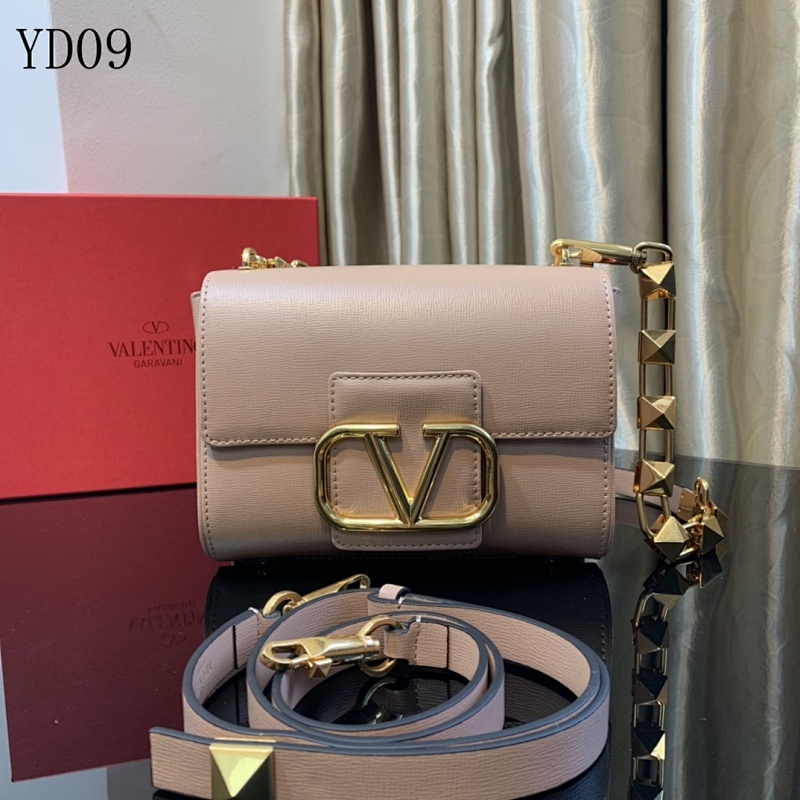 cover-125035905 Valentiino YD09 Pink Leather Crossbody Bag with Gold Chain
