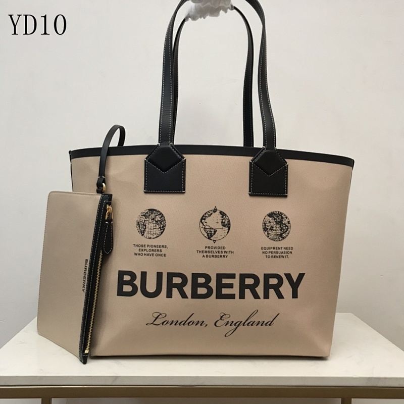 Burberyy YD1065 Medium Tote Bag with Explorer Print