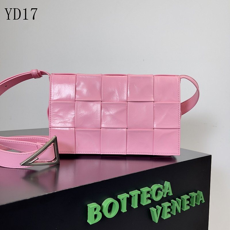 BotegaaVeneta YD1785 Cassette Bag