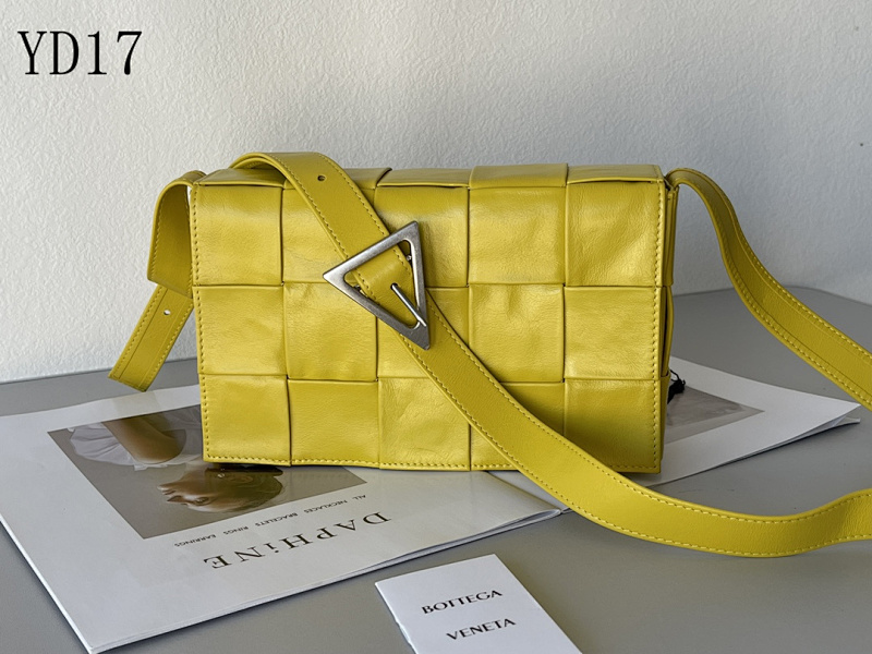 BOTTEGA VENETA YD1785 Intrecciato Leather Tote Bag