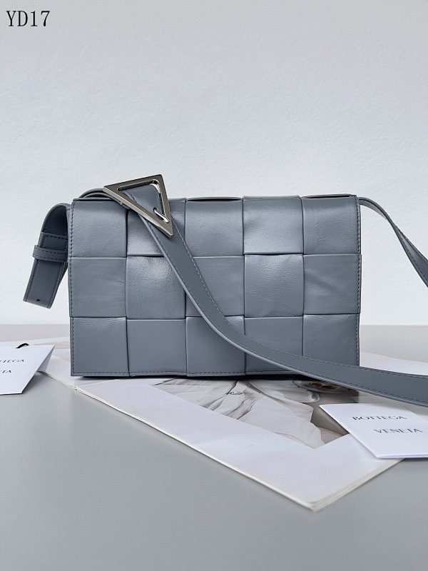 BOTTEGA VENETA YD1785 Woven Leather Shoulder Bag