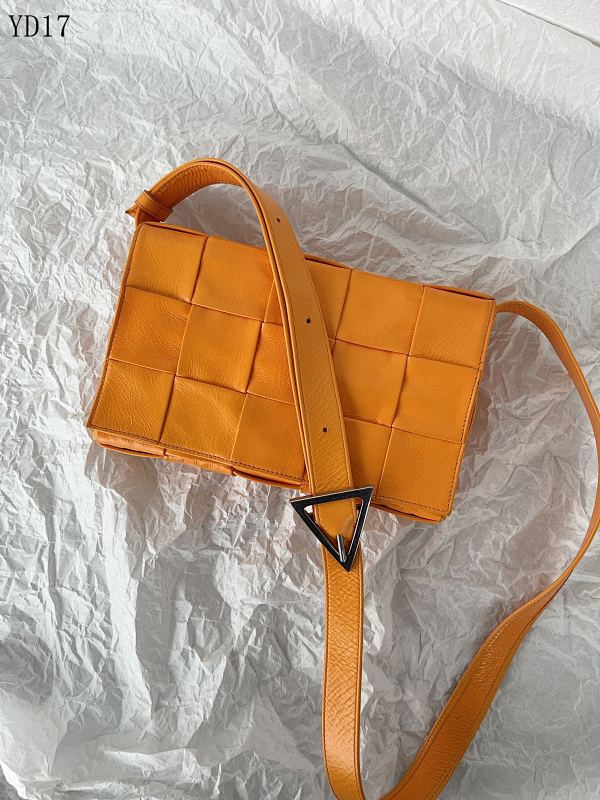 BotegaaVeneta YD1785 Small Leather Tote Bag