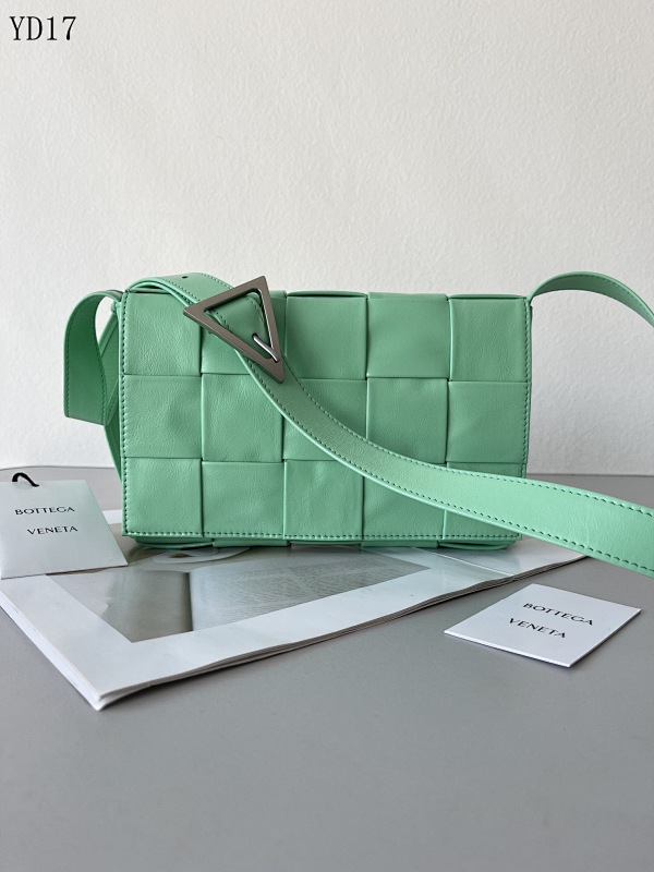 BotegaaVeneta YD1785 Quilted Leather Bag