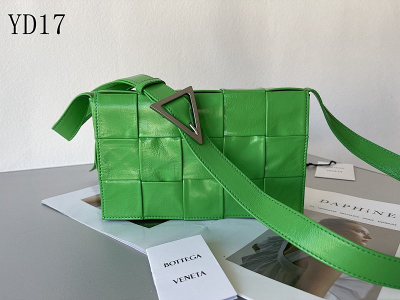 BotegaaVeneta YD1785 Intrecciato Tote Bag