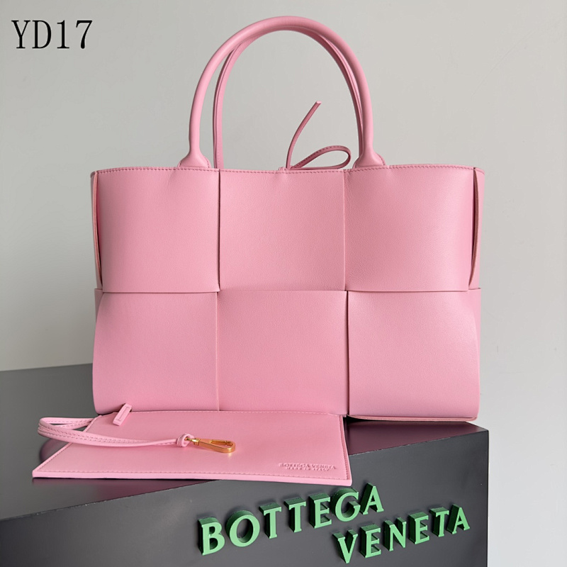 BOTTEGA VENETA YD17 Large Tote Bag