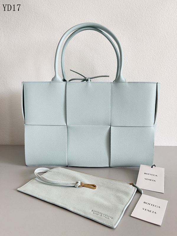 BotegaaVeneta YD17 Pouch Clutch