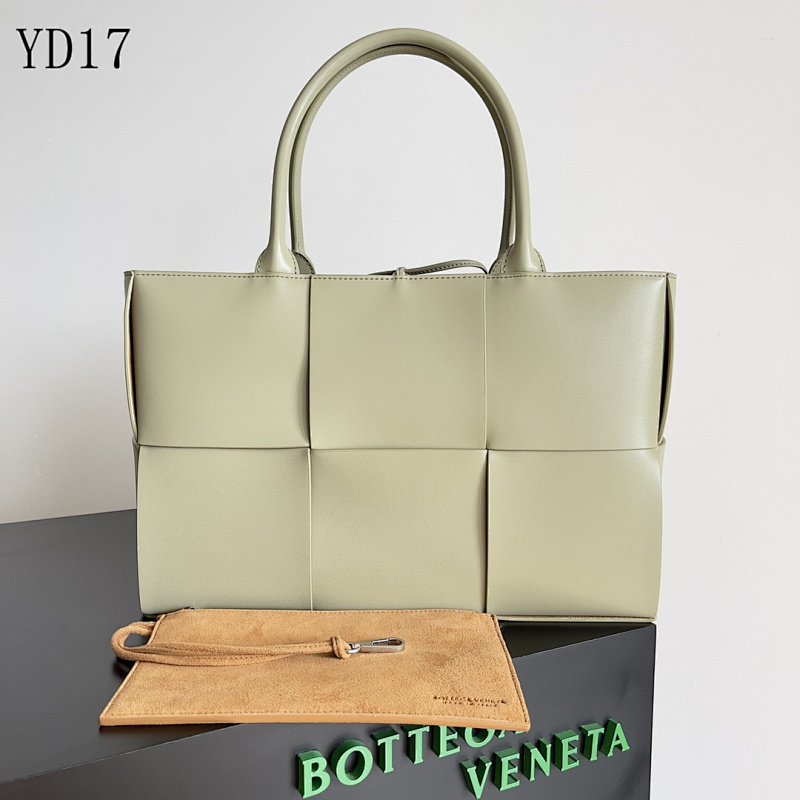BotegaaVeneta YD17 120 Large Tote Bag