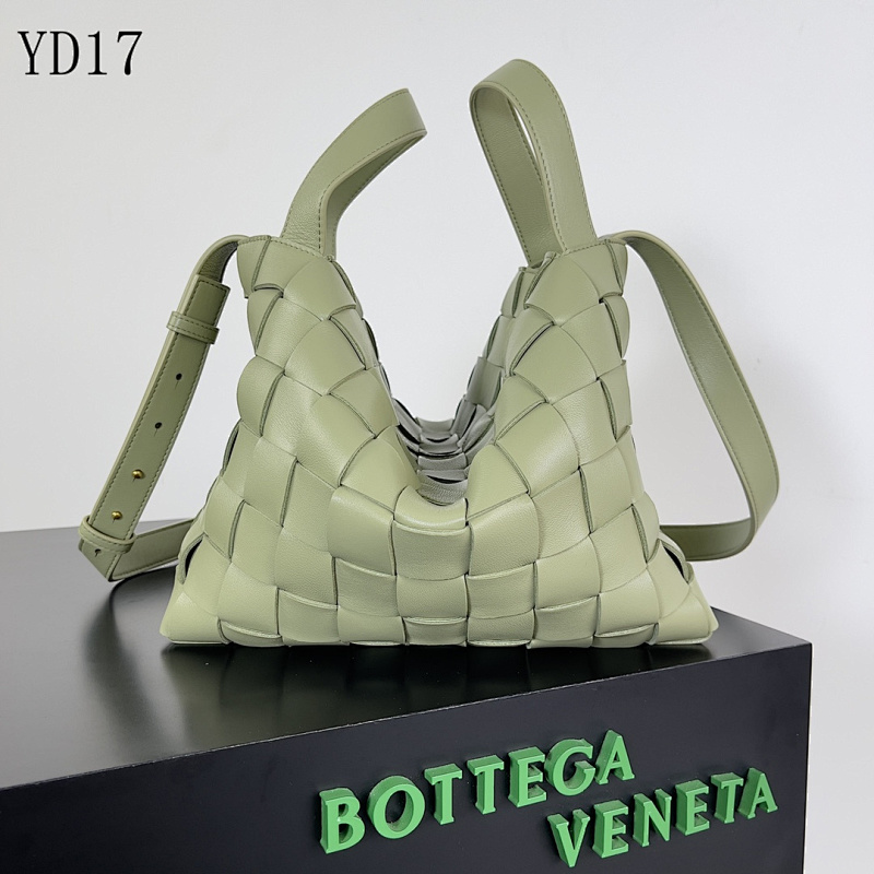 BotegaaVeneta YD17 Intrecciato Bowling Bag