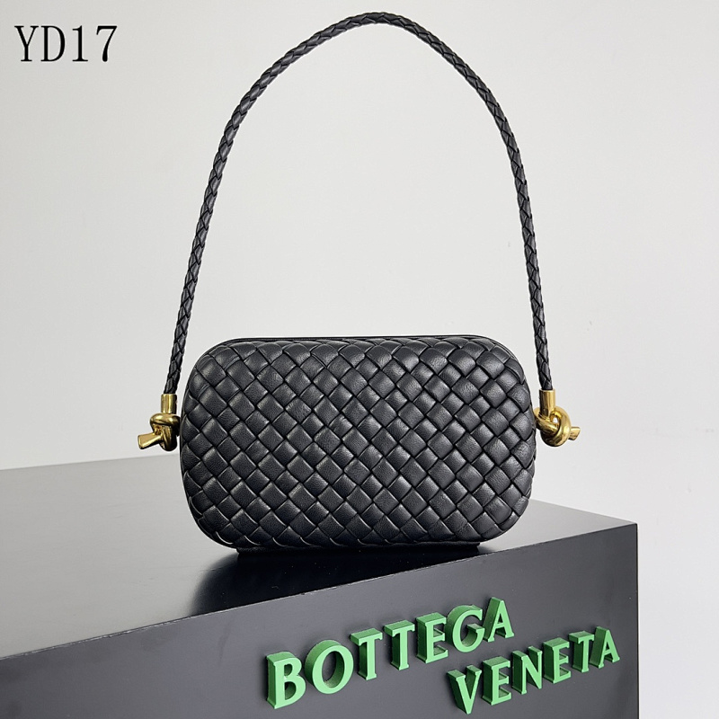 BotegaaVeneta YD17 Knot Shoulder Bag