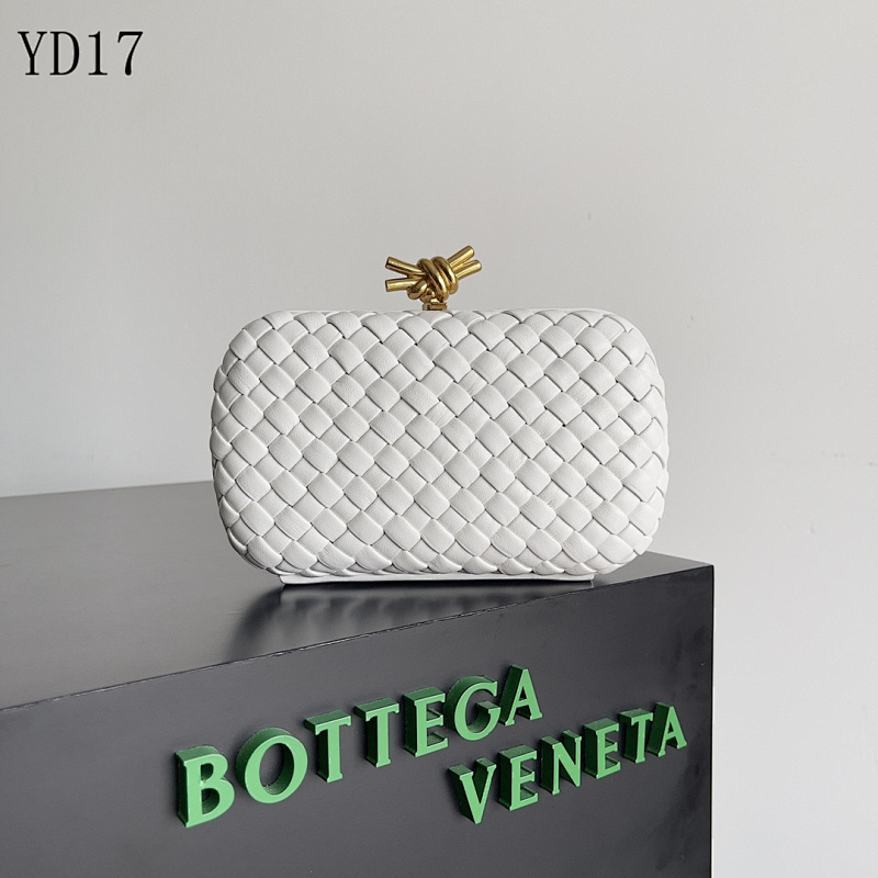 BotegaaVeneta YD17 Knot Clutch
