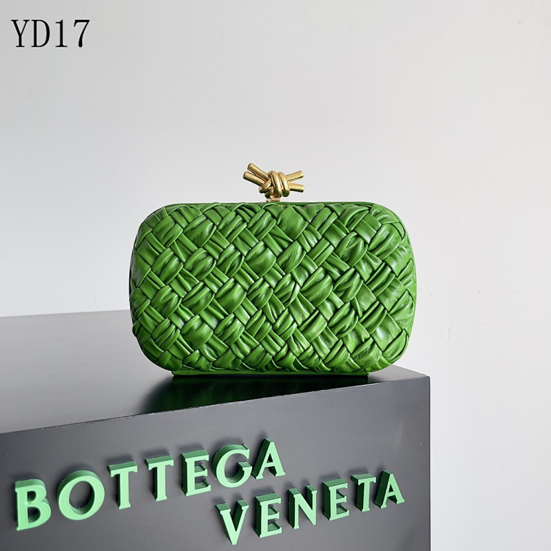 BotegaaVeneta YD17 Intrecciato Clutch Bag