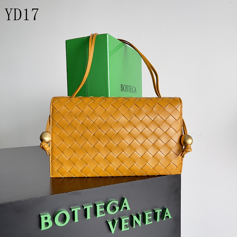 BOTTEGA VENETA YD17 Intrecciato Woven Leather Shoulder Bag