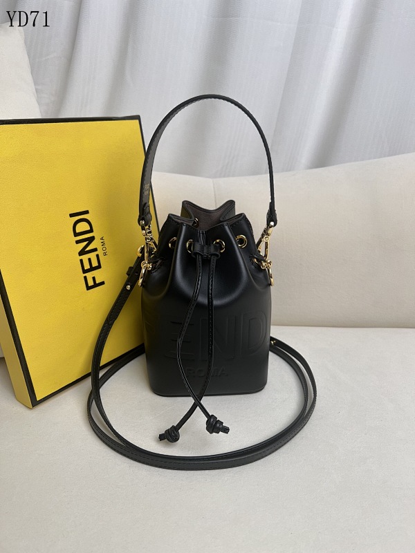 FENDI YD7158 Leather Shoulder Bag