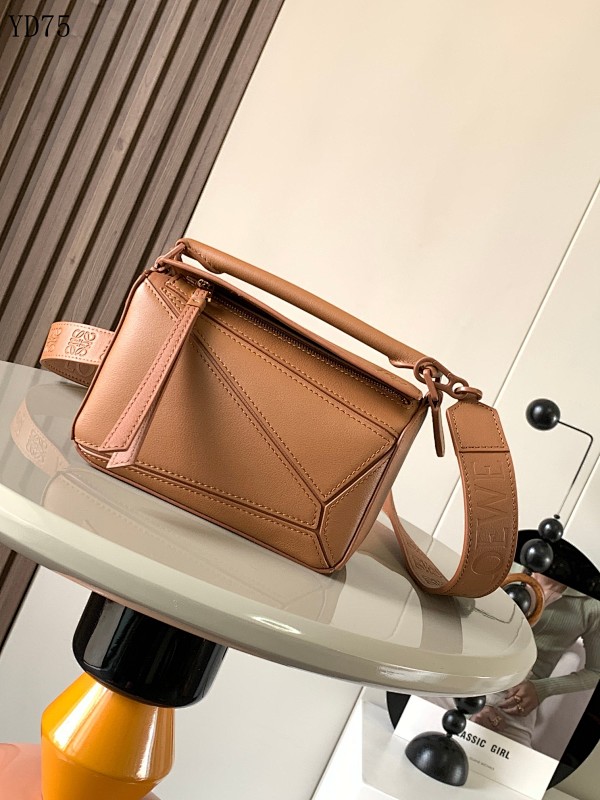 L03wee YD7563 Geometric Crossbody Bag