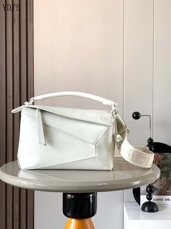 L03wee YD7585 White Leather Shoulder Bag