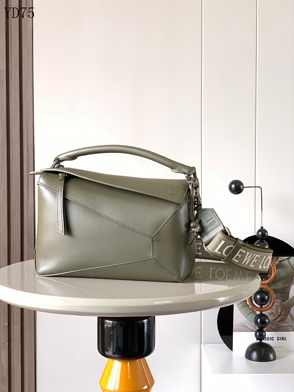 L03wee YD7585 Structured Leather Shoulder Bag