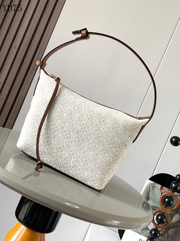 L03wee YD7557 Small Size Leather Handbag