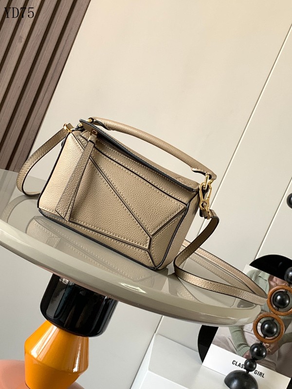cover-137800974 L03wee YD7561 Mini Crossbody Bag