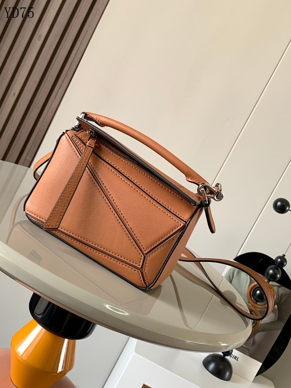 L03wee YD7561 Geometric Crossbody Bag