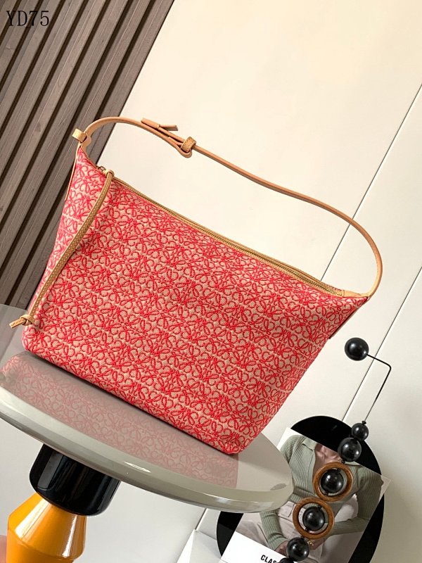 cover-137801372 L03wee YD7560 Large Embroidered Shoulder Bag