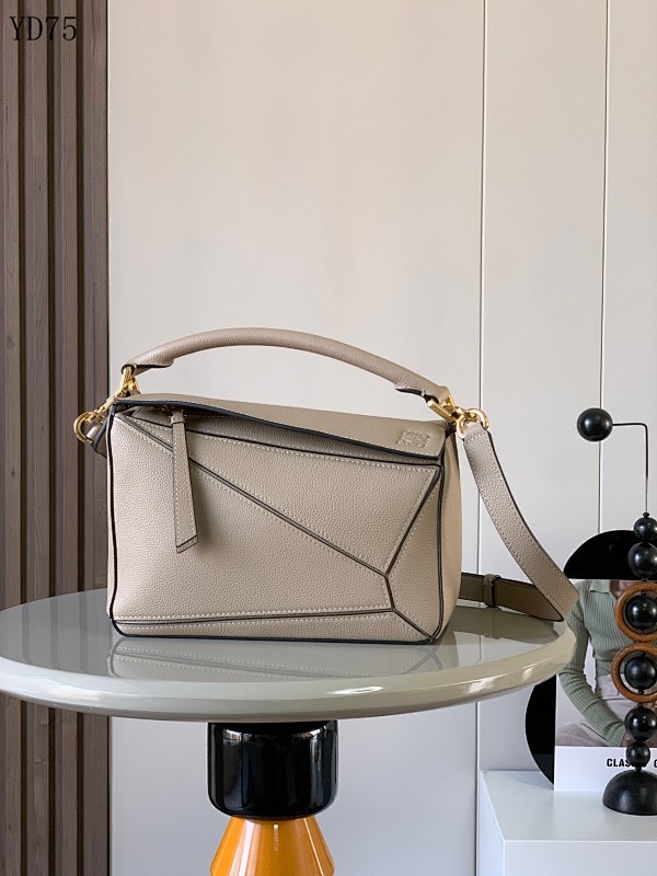 L03wee YD7575 Structured Leather Shoulder Bag