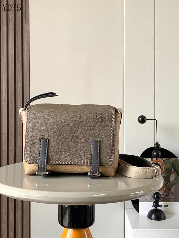 L03wee YD7572 Two-Tone Leather Crossbody Bag
