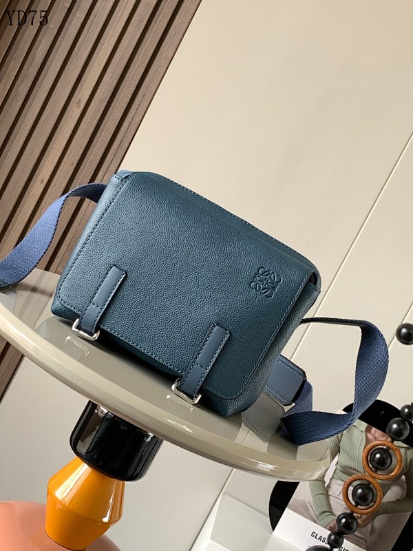 L03wee YD7572 Classic Leather Shoulder Bag