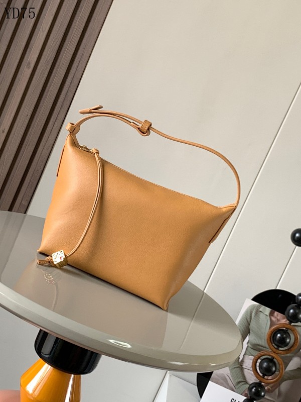 cover-137802897 L03wee YD7567 Love Charm Clutch