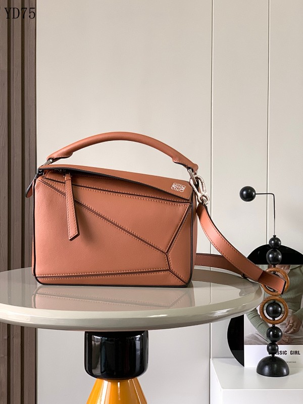 cover-137802997 L03wee YD7575 Leather Shoulder Bag