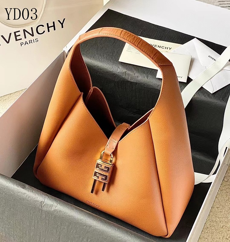 Givnchee YD0380 Antigona Tote Bag in Orange Crocodile-Embossed Leather