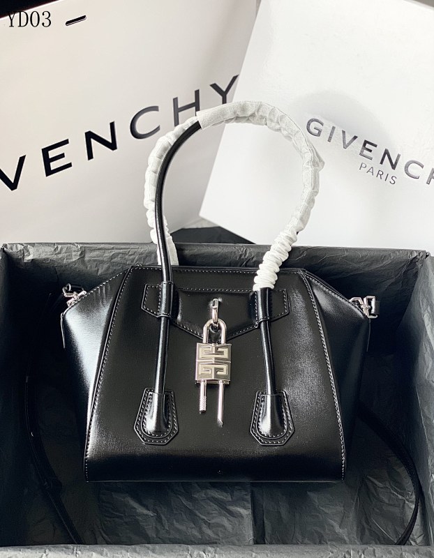Givnchee YD0395 Antigona Mini Tote Bag