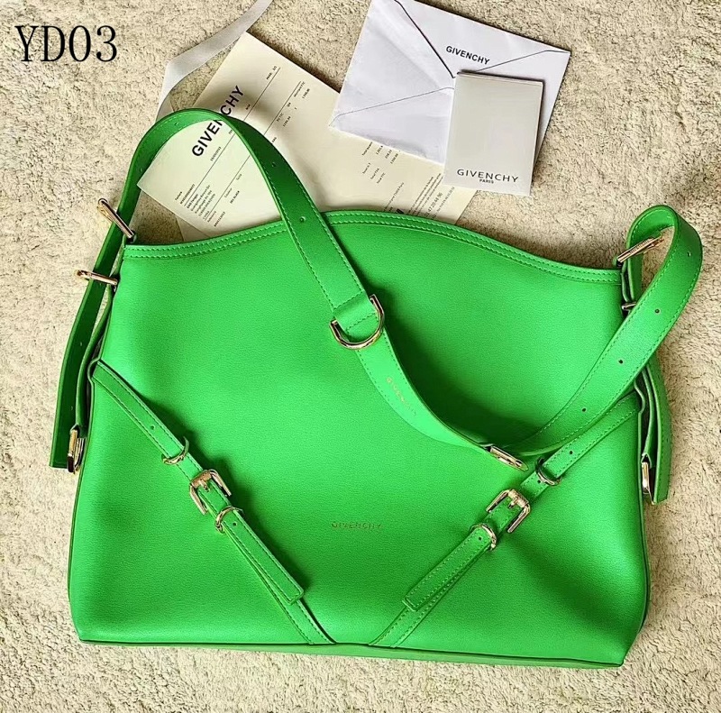 GIVENCHY YD0383 Voyou Medium Shoulder Bag