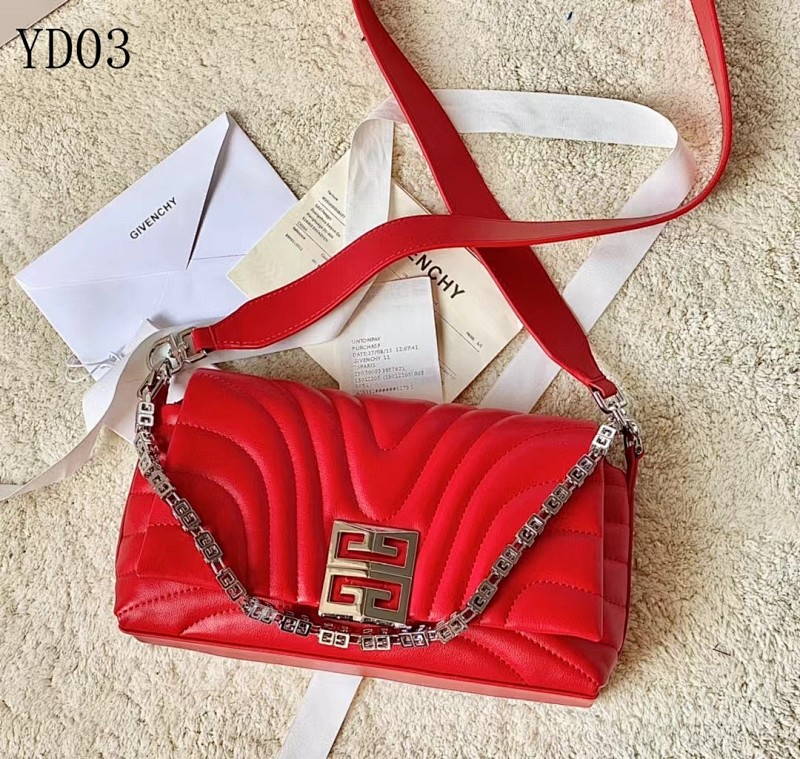Givnchee YD0380 Antigona Quilted Leather Shoulder Bag