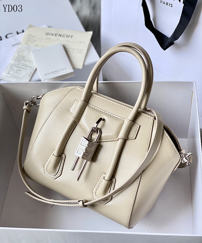 Givnchee YD0395 Antigona Mini Handbag