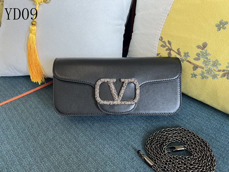 Valentiino YD0975 Large Rockstud Clutch