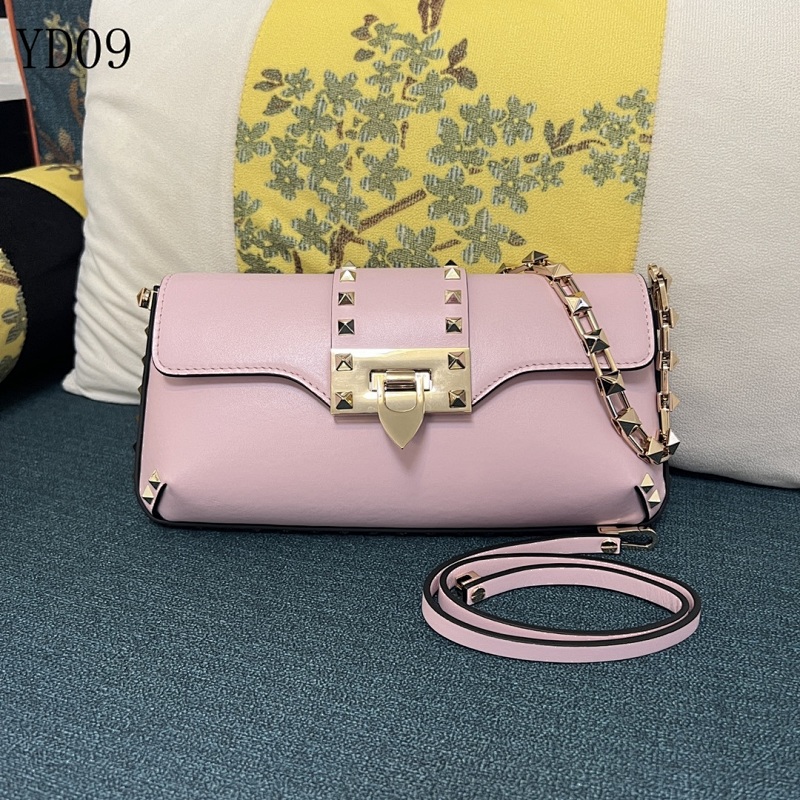 cover-151555726 Valentiino Rockstud Lock Bag YD0976