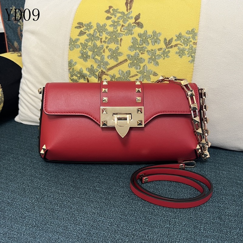 Valentiino YD09 Rockstud Wallet on Chain