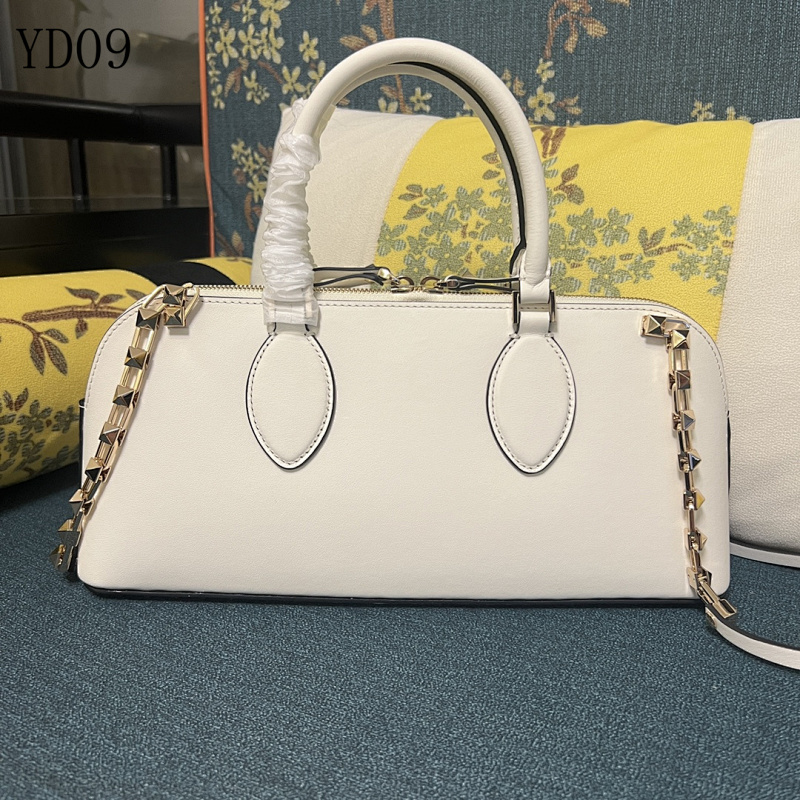 cover-151556296 Valentiino YD0981 White Leather Handbag with Gold Studs