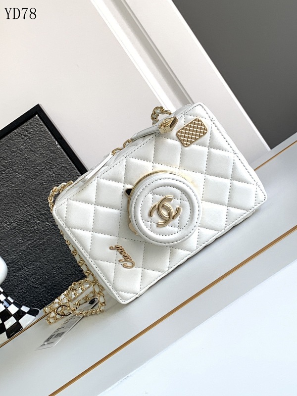 CHANELL YD78 Quilted White Leather Camera Bag