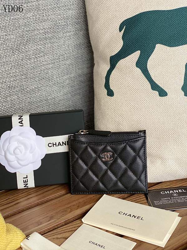 Chan3l A84105 Quilted Leather Card Holder